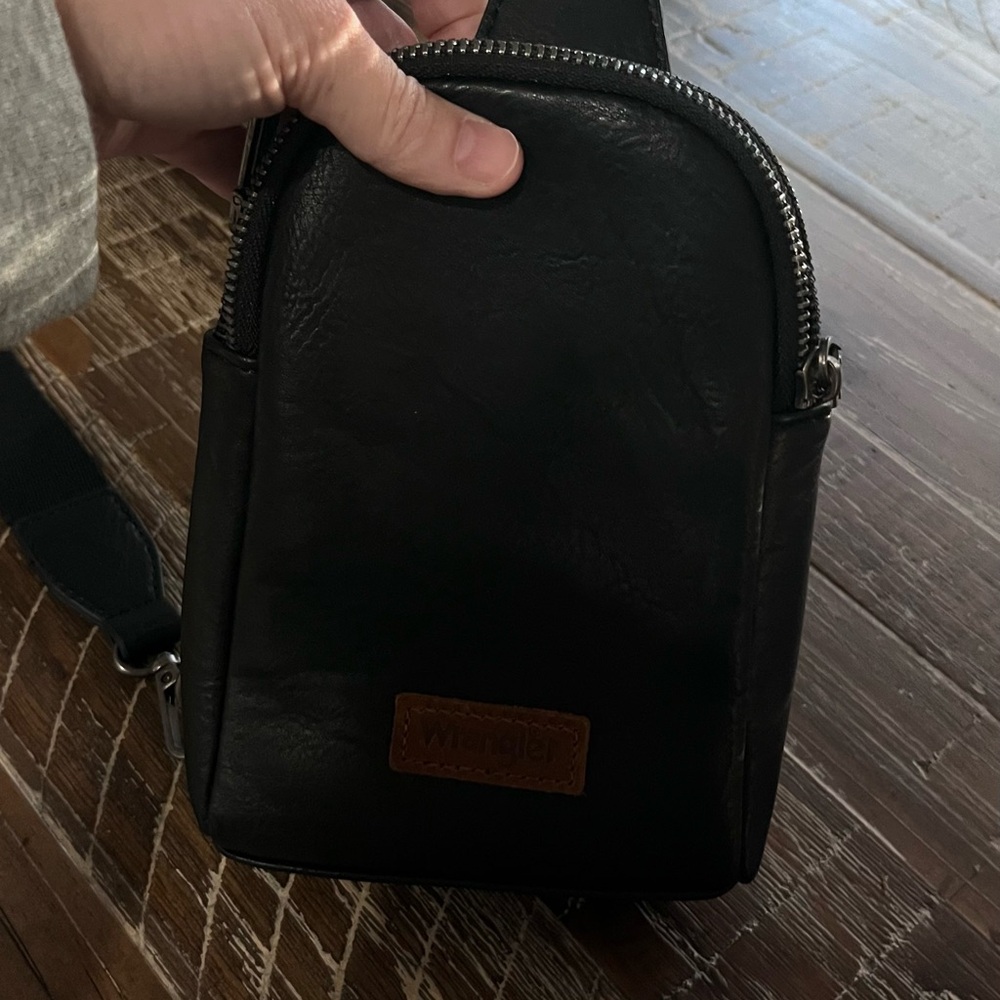 Black Wrangler Crossbody Small